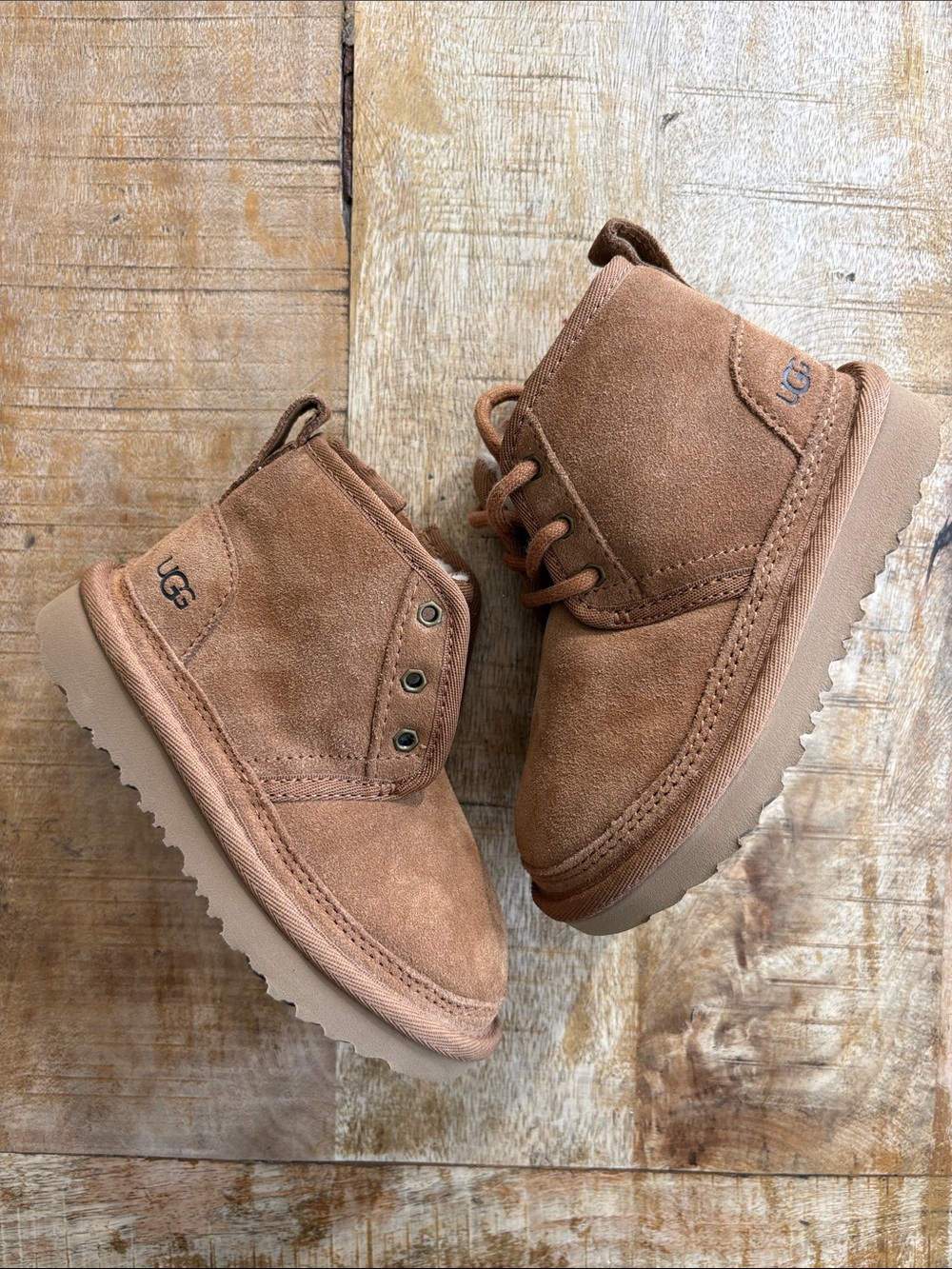 Like New UGG Kids Neumel Boots size 9